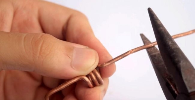 Mini soldering iron made from a lighter