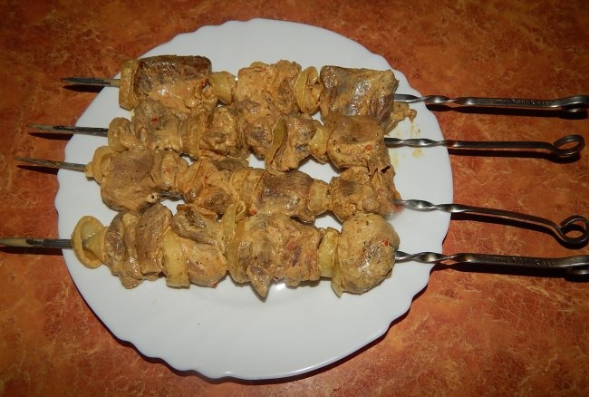 Šašliku kebabs cepeškrāsnī