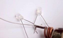 Mini-soldeerbout gemaakt van een aansteker