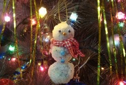 Hračka na vianočný stromček „Snehuliak“