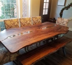 Mesa e banco de madeira maciça