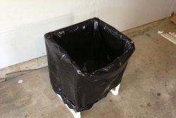 PVC cauruļu plaukts atkritumiem
