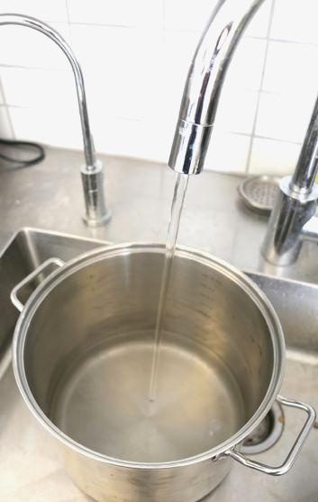Fazendo água destilada em casa
