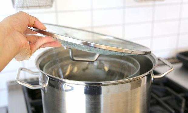 Faceți apă distilată acasă