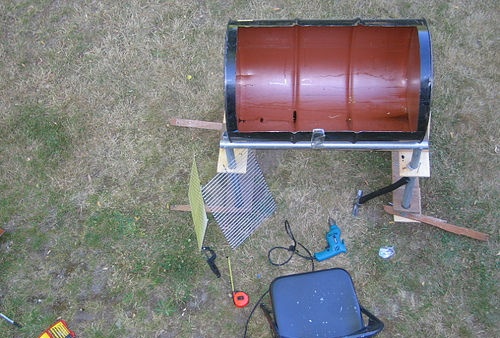 How to make a barbecue grill from a barrel