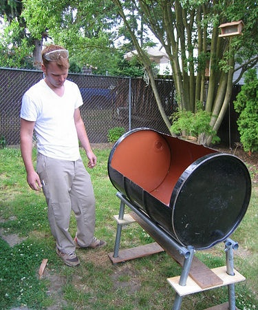 How to make a barbecue grill from a barrel