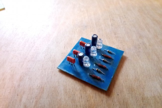 Una manera senzilla de fer plaques de circuits impresos sense LUT