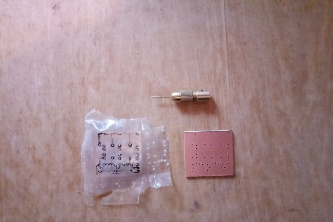 Uma maneira simples de fazer placas de circuito impresso sem LUT