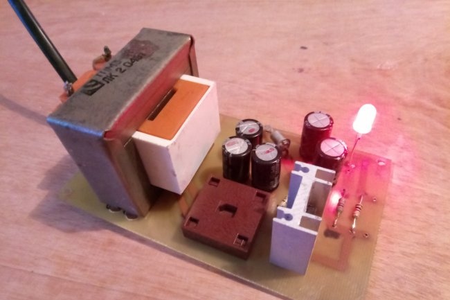 Fuente de alimentación con diodo zener y transistor.