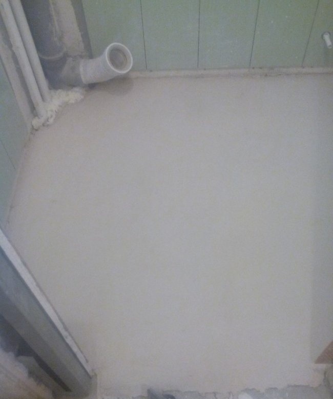 Lantai hangat di bilik mandi