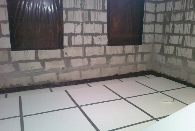 Hoogwaardige installatie van waterverwarmde vloeren