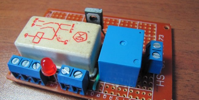 O esquema mais simples para controle automático do nível de água