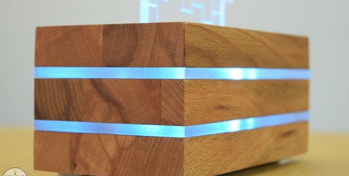 LED lampa vyrobená z akrylového skla a dřeva