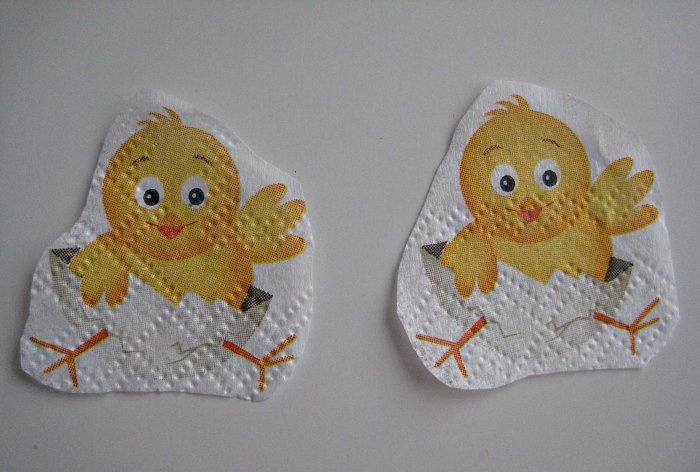 Påsk souvenir gjord av gips Ägg på ett stativ