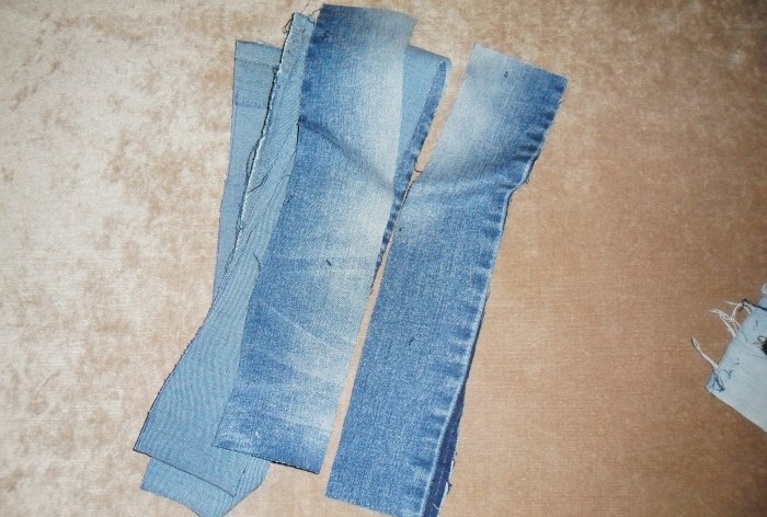 Vỏ gối làm từ quần jean cũ