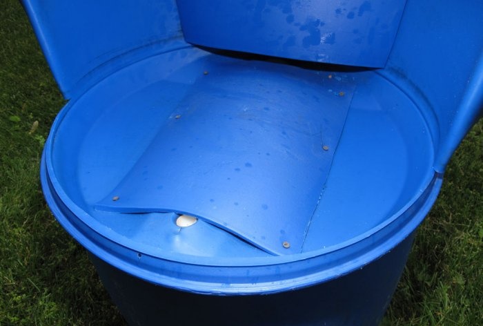 Műanyag hordóból készült kerti szék