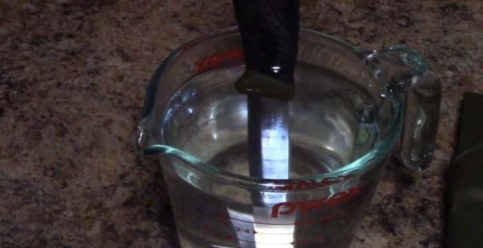Anti-corrosion coating of the knife
