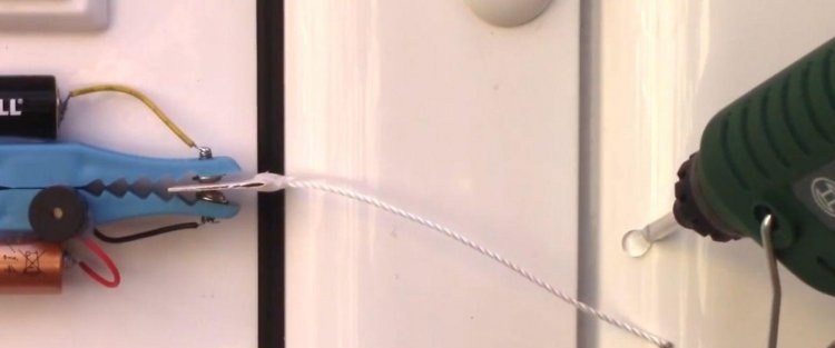 Jednoduchý dveřní alarm