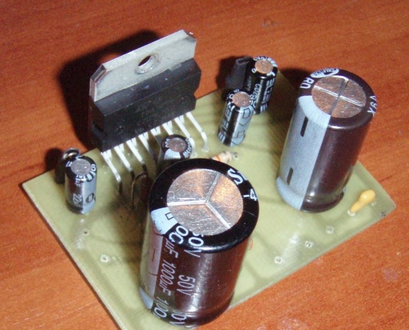 Un amplificador senzill basat en TDA7294 amb una potència de 100 W
