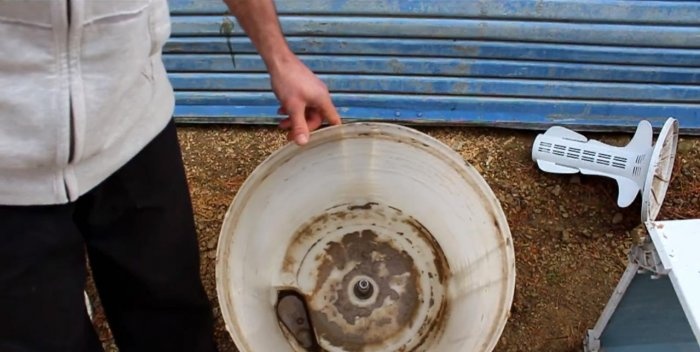 Hydroturbine elektrische generator van een oude wasmachine