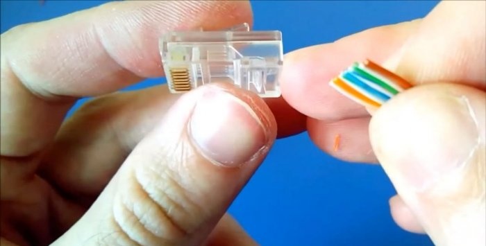 Como crimpar um conector RJ45 com uma chave de fenda simples