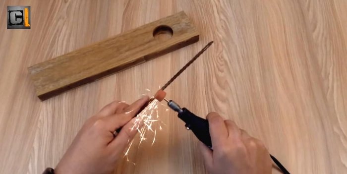How to make a simple hacksaw with a 12 V motor