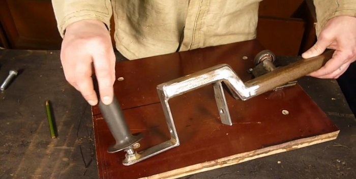 Tumayo para sa isang angle grinder o pendulum saw mula sa isang angle grinder