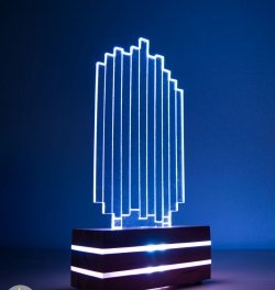 Lampa LED wykonana ze szkła akrylowego i drewna