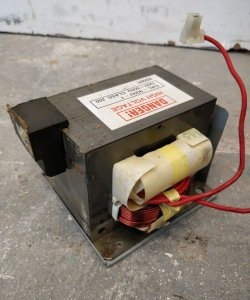 Powerful power supply from a microwave transformer