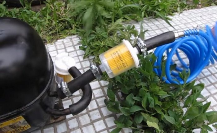 Refrigerator compressor for inflating tires