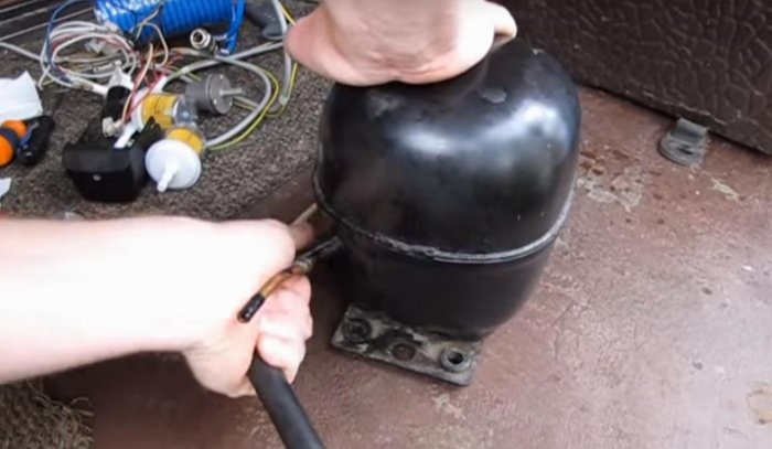 Refrigerator compressor for inflating tires