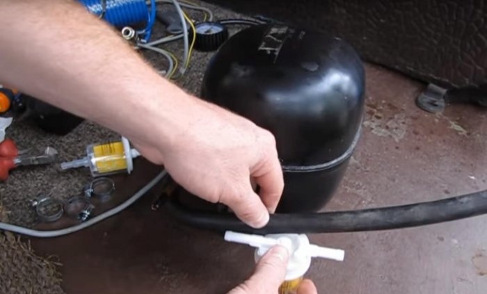 Refrigerator compressor for inflating tires