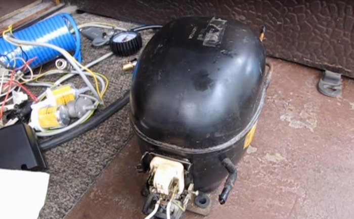 Refrigerator compressor for inflating tires