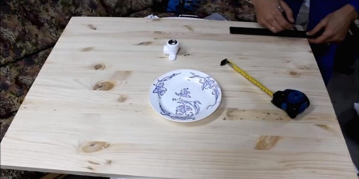 שולחן עבודה מתקפל עשוי צינורות PVC