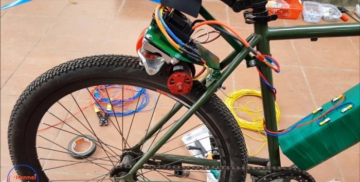 Kefe nélküli motoron alapuló elektromos kerékpár