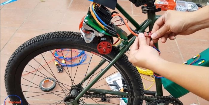 Bicicleta eléctrica basada en motor sin escobillas.