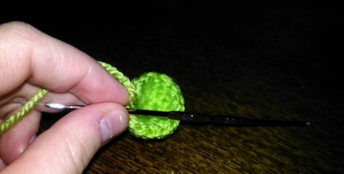 Малък сладколюбец Om Nom плетене на една кука