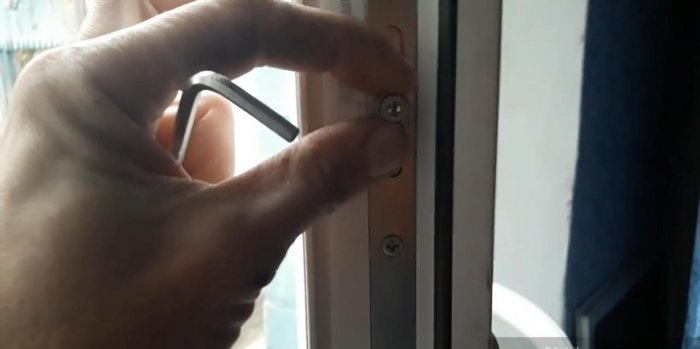 Cómo cambiar ventanas de metal y plástico al modo invierno-verano