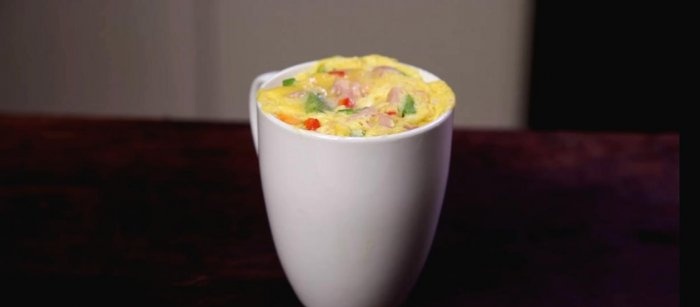 Cara memasak telur dadar dalam mug