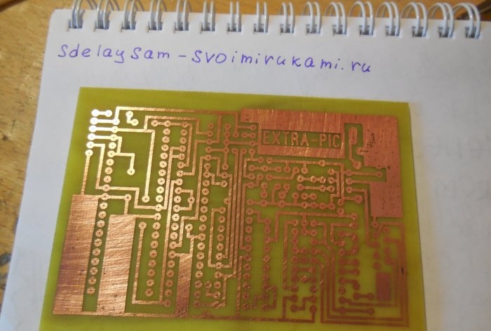 Gravação de placas de circuito impresso em solução de persulfato de amônio