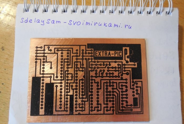 Grabado de placas de circuito impreso en solución de persulfato de amonio