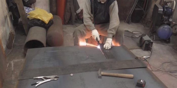 Pánev z ocelového plechu