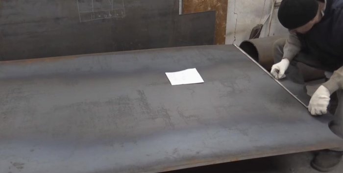 Braciere realizzato in lamiera d'acciaio