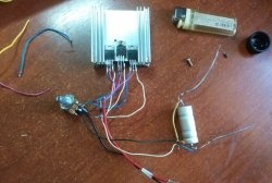 Einfache geregelte Stromversorgung mit drei LM317-Chips