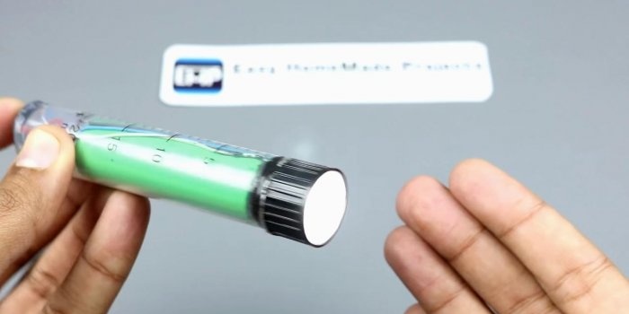 Zelfgemaakte superheldere mini LED-zaklamp