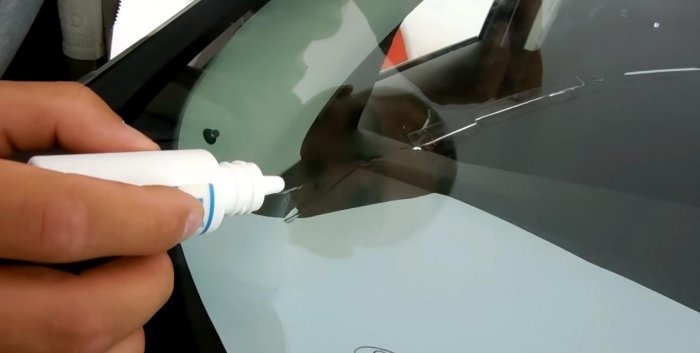 วิธีซ่อมรอยแตกร้าวในกระจกหน้ารถ