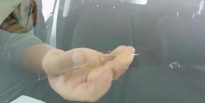 كيفية إصلاح الكسر في الزجاج الأمامي للسيارة