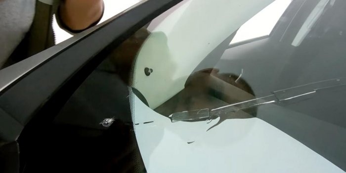 Kā salabot plaisu automašīnas vējstiklā