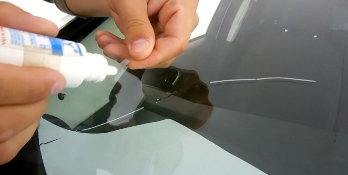 Hur man reparerar en spricka i en bilvindruta