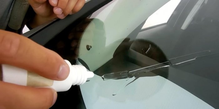 Kā salabot plaisu automašīnas vējstiklā